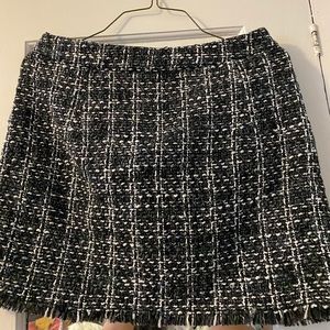 Cute black and white skirt size: L